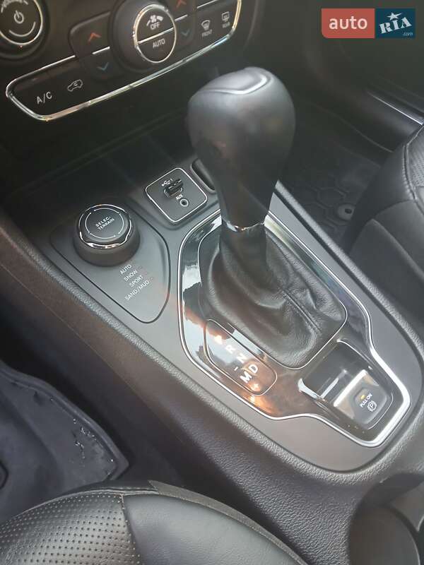 Позашляховик / Кросовер Jeep Cherokee 2020 в Ромнах