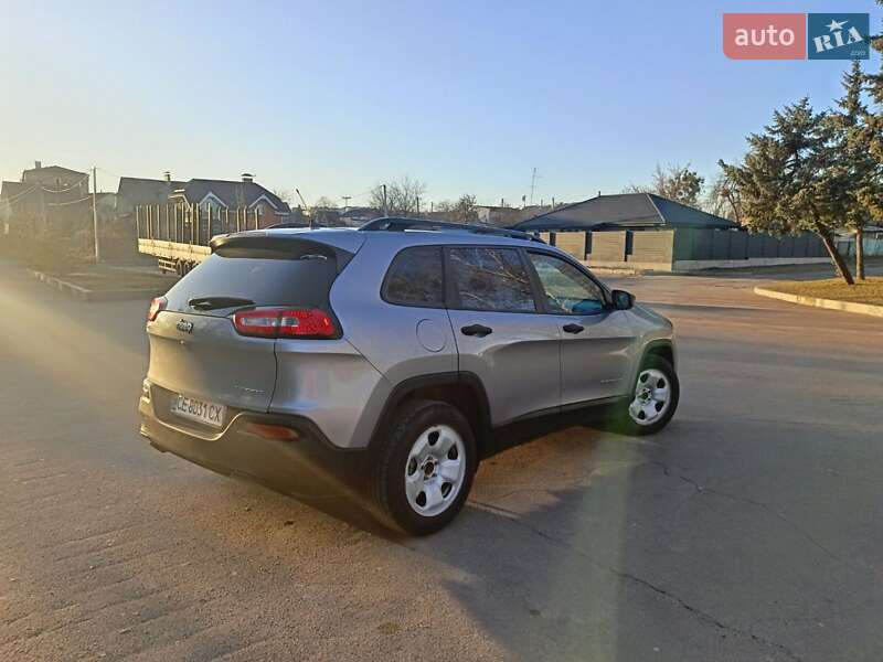 Внедорожник / Кроссовер Jeep Cherokee 2015 в Житомире