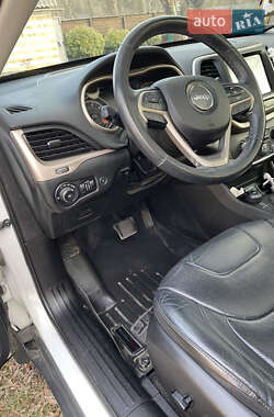 Позашляховик / Кросовер Jeep Cherokee 2015 в 