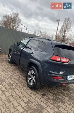 Внедорожник / Кроссовер Jeep Cherokee 2016 в 