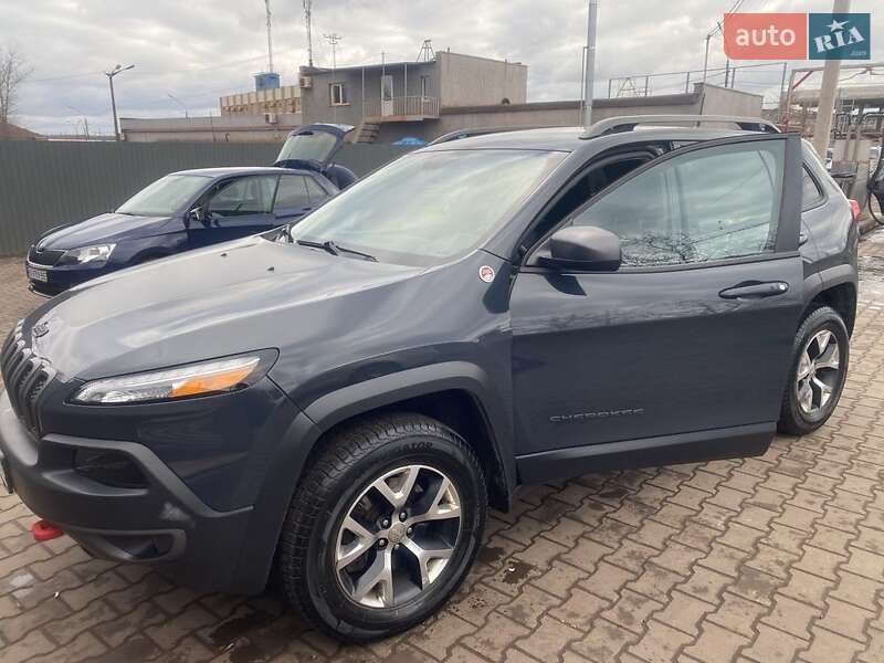 Внедорожник / Кроссовер Jeep Cherokee 2016 в Виннице