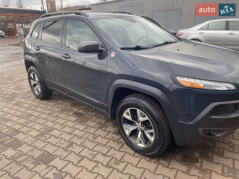 Внедорожник / Кроссовер Jeep Cherokee 2016 в Виннице