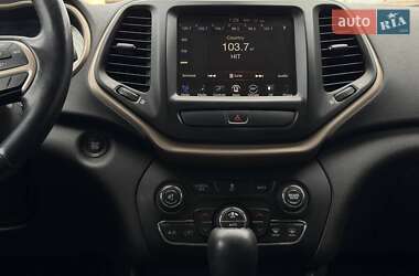 Позашляховик / Кросовер Jeep Cherokee 2016 в 