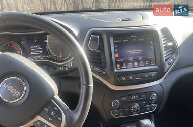 Внедорожник / Кроссовер Jeep Cherokee 2015 в 