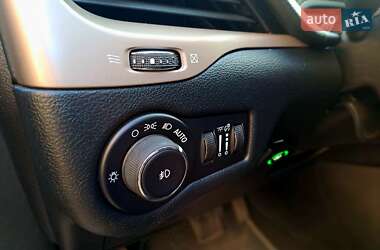 Внедорожник / Кроссовер Jeep Cherokee 2016 в 