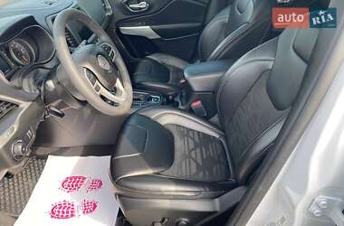 Внедорожник / Кроссовер Jeep Cherokee 2022 в 