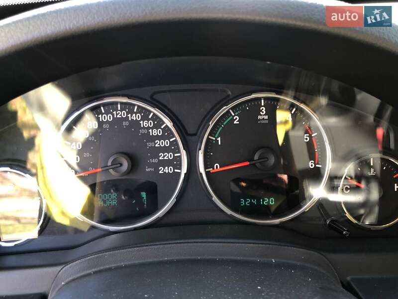 Внедорожник / Кроссовер Jeep Cherokee 2011 в Киеве