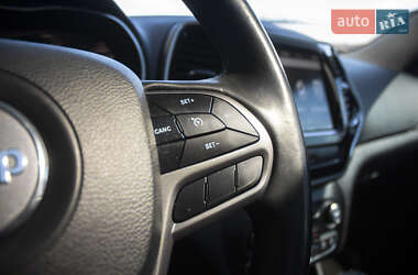 Внедорожник / Кроссовер Jeep Cherokee 2018 в 