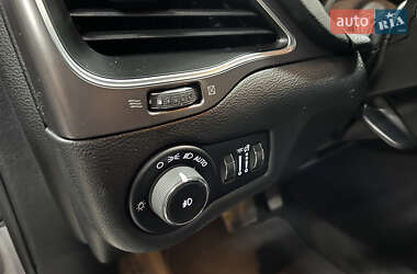 Внедорожник / Кроссовер Jeep Cherokee 2020 в 