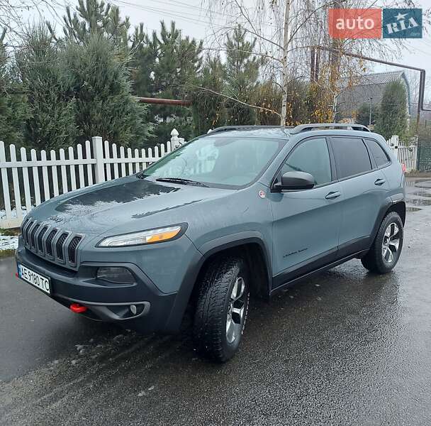 Внедорожник / Кроссовер Jeep Cherokee 2015 в 