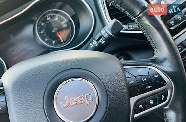 Внедорожник / Кроссовер Jeep Cherokee 2018 в 