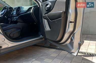 Внедорожник / Кроссовер Jeep Cherokee 2015 в 