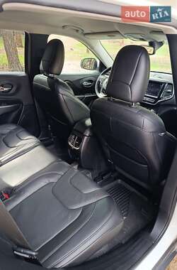 Позашляховик / Кросовер Jeep Cherokee 2018 в 