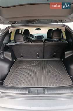 Позашляховик / Кросовер Jeep Cherokee 2018 в 