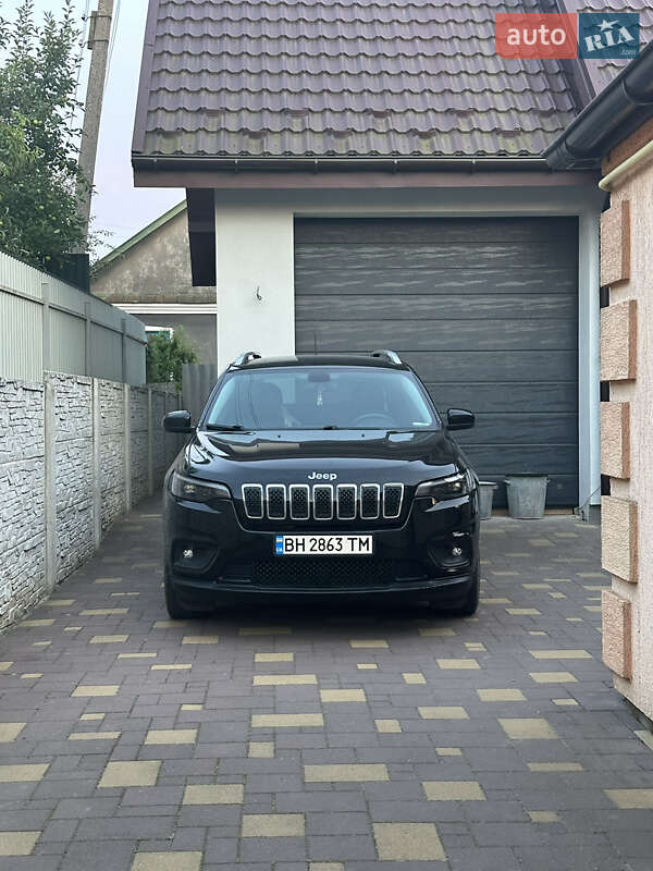 Внедорожник / Кроссовер Jeep Cherokee 2018 в 