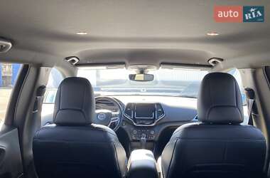 Позашляховик / Кросовер Jeep Cherokee 2020 в 
