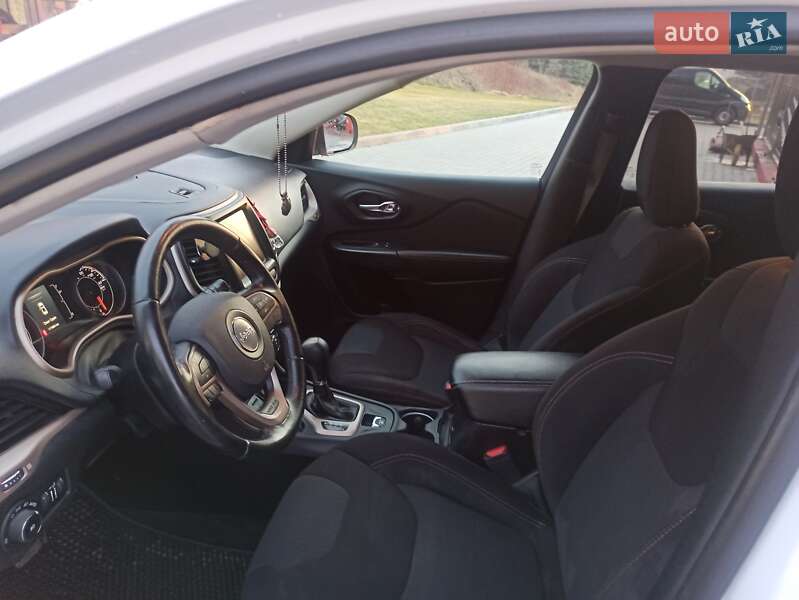 Внедорожник / Кроссовер Jeep Cherokee 2016 в Тернополе