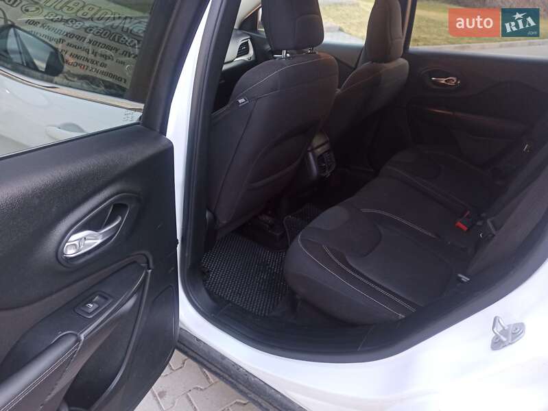 Внедорожник / Кроссовер Jeep Cherokee 2016 в Тернополе