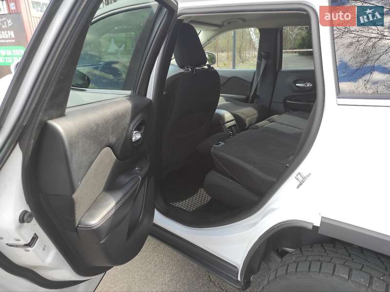 Позашляховик / Кросовер Jeep Cherokee 2014 в Києві