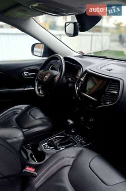 Внедорожник / Кроссовер Jeep Cherokee 2019 в 