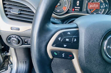 Внедорожник / Кроссовер Jeep Cherokee 2015 в 