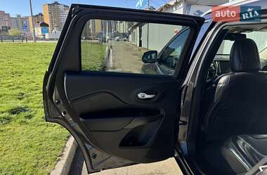 Внедорожник / Кроссовер Jeep Cherokee 2015 в 