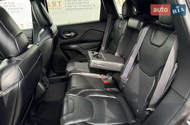 Внедорожник / Кроссовер Jeep Cherokee 2015 в 