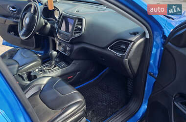 Внедорожник / Кроссовер Jeep Cherokee 2020 в 