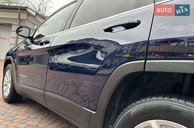 Внедорожник / Кроссовер Jeep Cherokee 2015 в 