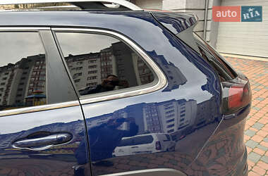 Внедорожник / Кроссовер Jeep Cherokee 2015 в 