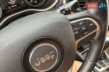 Внедорожник / Кроссовер Jeep Cherokee 2015 в 