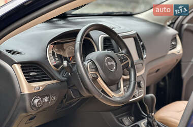 Внедорожник / Кроссовер Jeep Cherokee 2015 в 