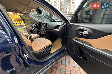 Внедорожник / Кроссовер Jeep Cherokee 2015 в 