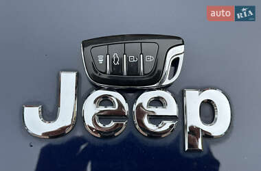 Внедорожник / Кроссовер Jeep Cherokee 2015 в 