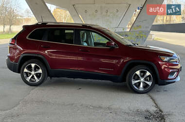 Позашляховик / Кросовер Jeep Cherokee 2019 в 