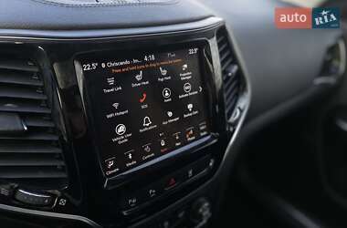 Позашляховик / Кросовер Jeep Cherokee 2018 в 