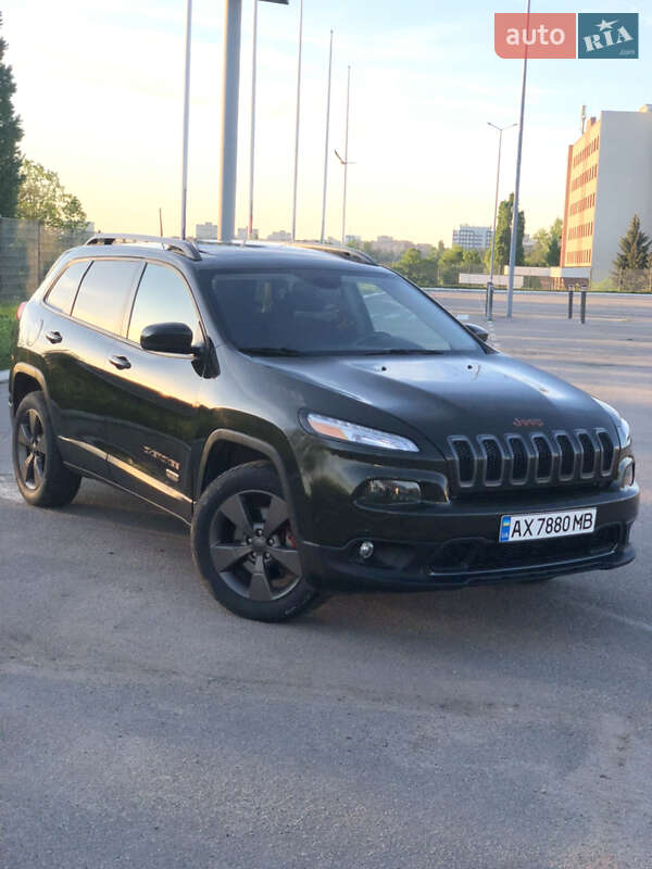 Внедорожник / Кроссовер Jeep Cherokee 2016 в 