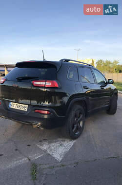 Внедорожник / Кроссовер Jeep Cherokee 2016 в 