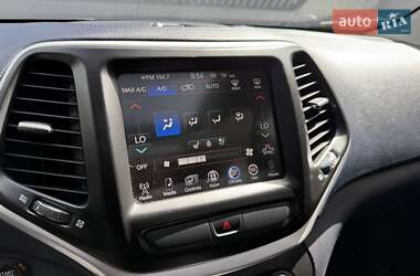 Внедорожник / Кроссовер Jeep Cherokee 2015 в 