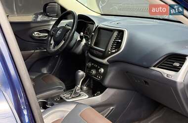 Внедорожник / Кроссовер Jeep Cherokee 2015 в 