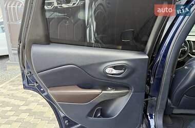 Внедорожник / Кроссовер Jeep Cherokee 2015 в 