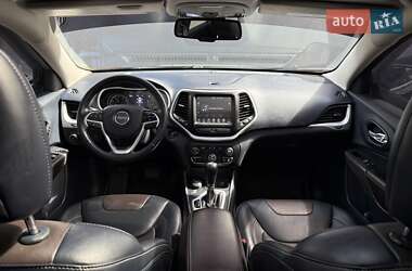 Внедорожник / Кроссовер Jeep Cherokee 2015 в 