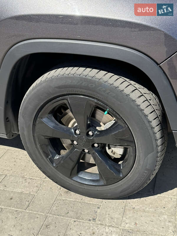 Внедорожник / Кроссовер Jeep Cherokee 2019 в Сумах