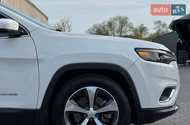 Позашляховик / Кросовер Jeep Cherokee 2019 в 