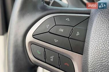 Позашляховик / Кросовер Jeep Cherokee 2019 в 