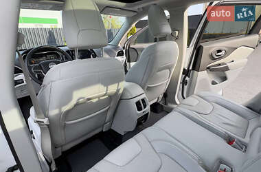 Позашляховик / Кросовер Jeep Cherokee 2019 в 