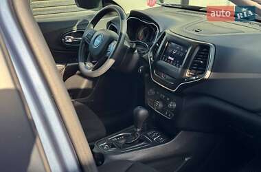 Внедорожник / Кроссовер Jeep Cherokee 2019 в 