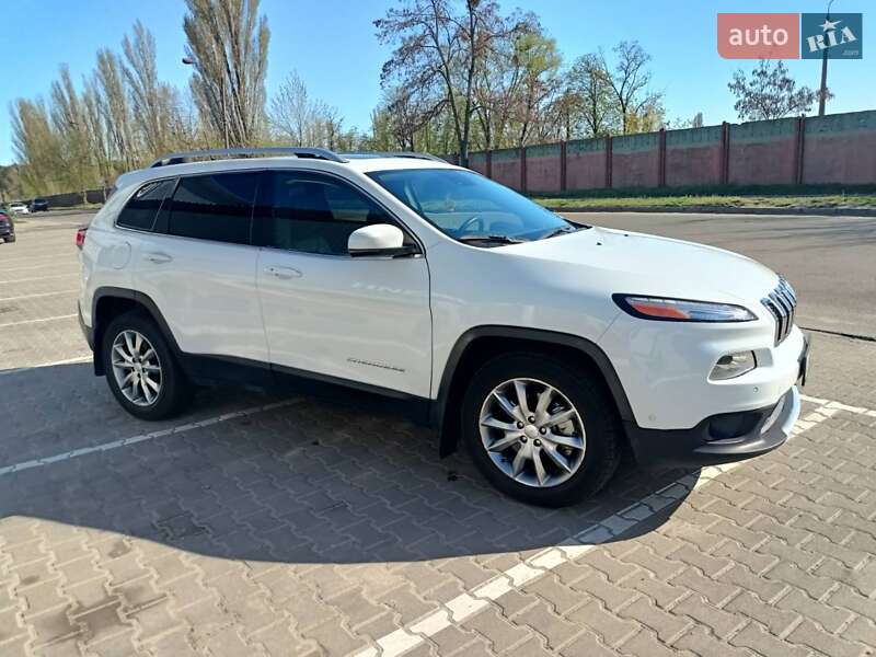 Внедорожник / Кроссовер Jeep Cherokee 2017 в Киеве