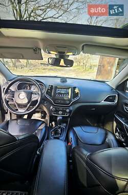 Внедорожник / Кроссовер Jeep Cherokee 2019 в 