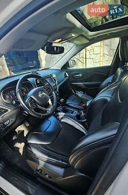 Внедорожник / Кроссовер Jeep Cherokee 2019 в 